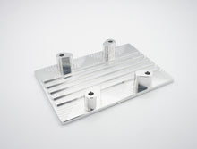 Load image into Gallery viewer, Fits LOSI 5T 3.0

Mounting the ESC above the center diff allows shorter motor leads. Integrated heat sink fins help maximize heat dissipation and cooling performance to keep electronics running cooler under demanding conditions.

Made from 6061 aluminum.

Includes:
(1) LOSI 5T 3.0 ESC Mount Upgrade with Heat Sink Fins
(4) Bolts
